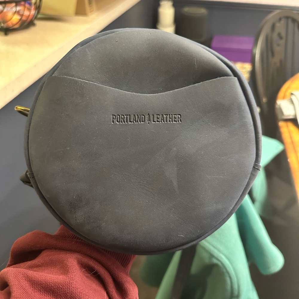 Portland Leather Blue Small Circle